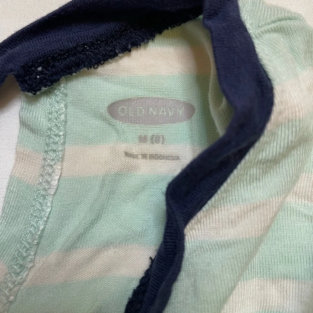 Girls bundle of two Old Navy and wonder nation size medium(8) tank tops